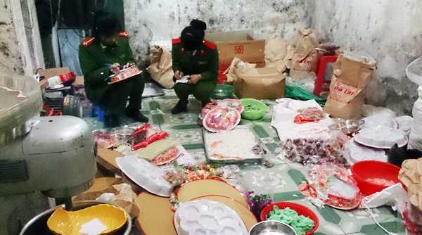 Hơn 1 tấn mứt không rõ nguồn gốc được 'tuồn' vào thị trường