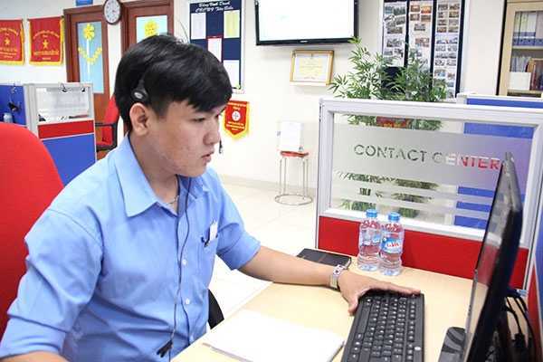 Một ngày 'nóng rẫy' ở đường dây nóng của thành ủy TP.HCM