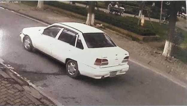 Ô tô tông gãy chân bé gái trên đường ven hồ Tây rồi bỏ trốn