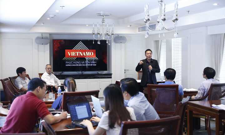 “Hãy cho tôi biết, trong ly cà phê có cà phê không?