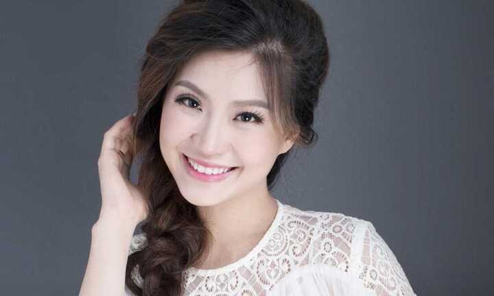 Á hậu Diễm Trang bụng bầu 9 tháng vẫn xinh đẹp, quyến rũ