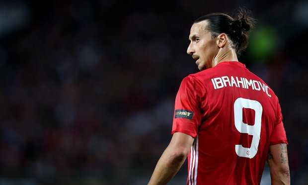 Ibrahimovic tặng quà đối thủ trước trận derby Man Utd vs Man City