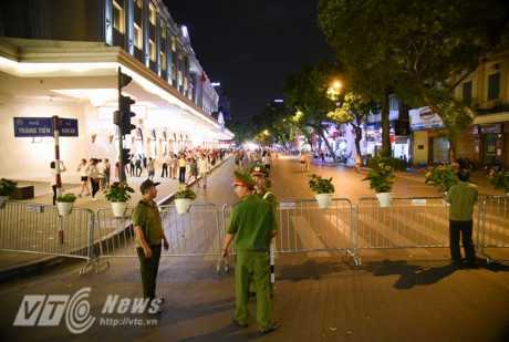 Cấm ôtô biển xanh đi vào không gian đi bộ quanh Hồ Gươm
