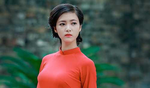 Hoa khôi xinh đẹp Học viện An ninh khoe dáng giữa Hoàng thành Thăng Long