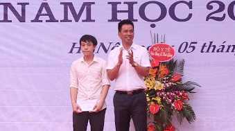 Nghị lực phi thường của cậu sinh viên Đại học Dược Hà Nội