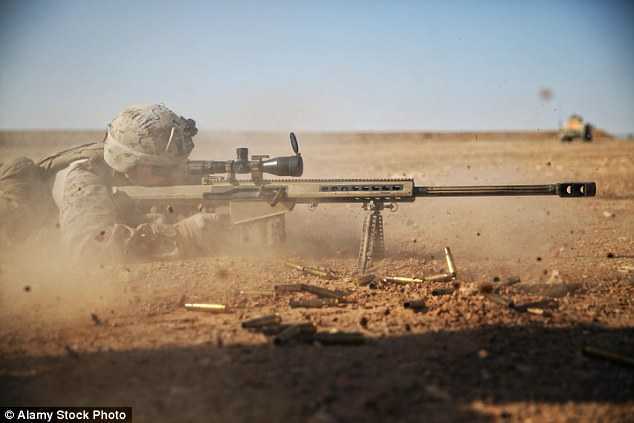 Sắp thiêu sống tù nhân, đao phủ IS bị bắn hạ từ khoảng cách 1,5 km