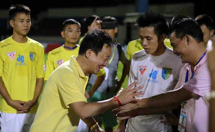 Xem quân bầu Hiển thắng trận 'chung kết' kịch tính đến nghẹt thở