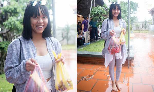 Mai Ngô để mặt mộc đi chân đất đến lễ Tổ nghiệp