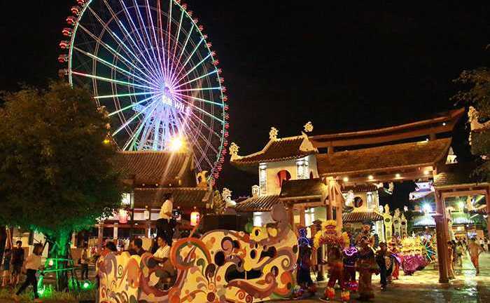 Vui hết mình tại lễ hội đèn lồng lớn nhất Miền Trung