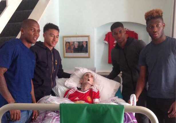 Sao Man Utd đến thăm, fan trung thành nhắm mắt xuôi tay sau 45 phút