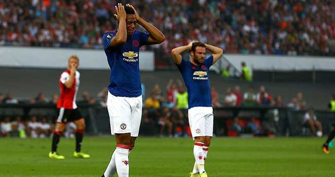 Man United thua trận, cộng đồng mạng ví Mourinho như Van Gaal