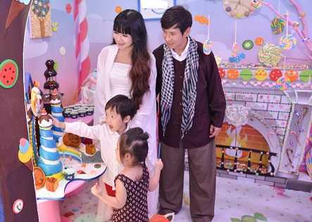 Sao Việt hào hứng khám phá ngôi nhà bánh kẹo lớn nhất Việt Nam