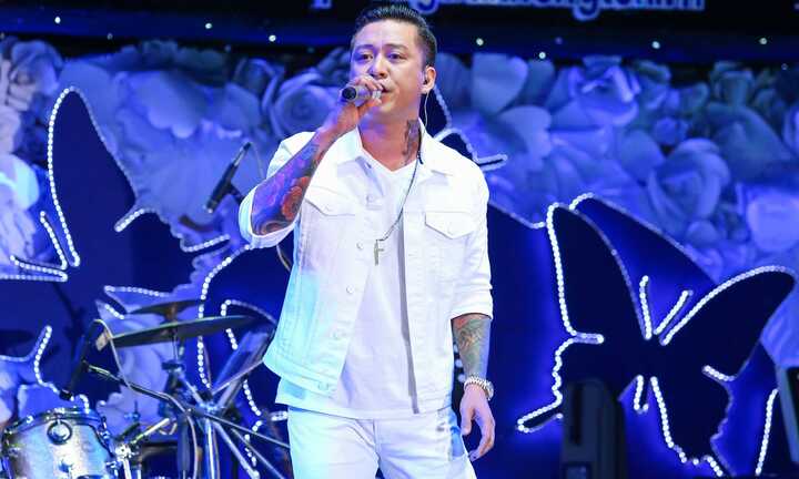 Tuấn Hưng: 'Cùng nắm tay nhau động viên, anh Minh Thuận sẽ sớm khoẻ lại'