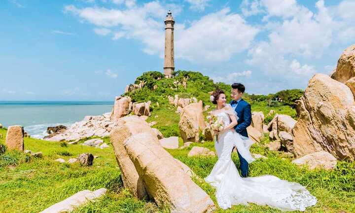 Ảnh cưới lãng mạn 'nắng vàng biển xanh' khiến nhiều bạn trẻ mê mẩn