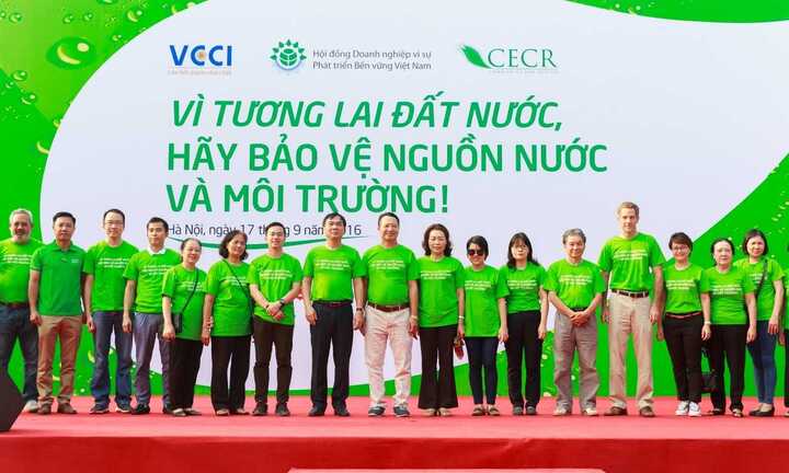 Coca - Cola đồng hành cùng chiến dịch làm cho thế giới sạch hơn