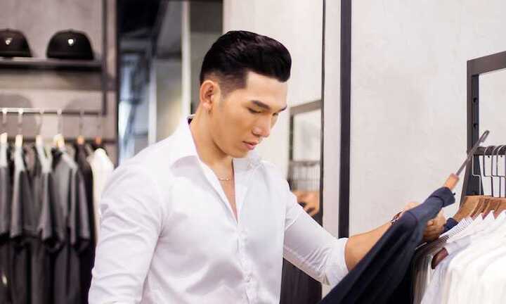 Siêu mẫu Ngọc Tình tất bật chọn trang phục lên đường thi Nam vương Đại sứ hoàn cầu