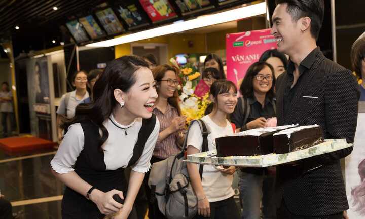 Đầu tư 2 tỷ đồng làm phim, Chi Pu thường khóc với Gil Lê vì áp lực