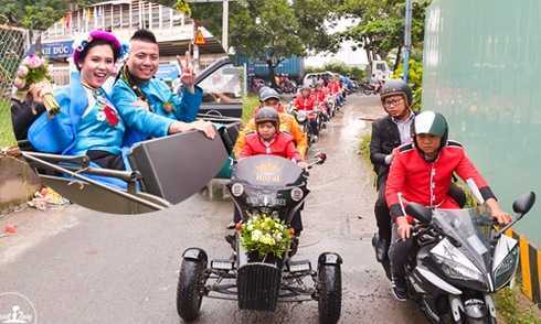 Em gái Huỳnh Phúc Điền được chú rể rước bằng đoàn môtô