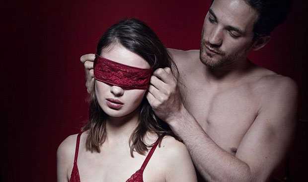 Nội y lấy cảm hứng từ phim 16+ vừa lên kệ đã nóng rực