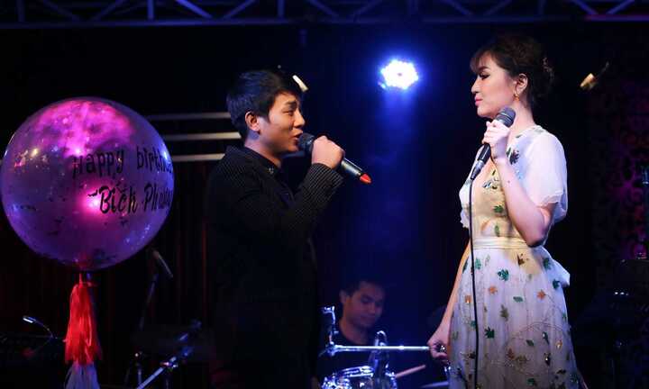 Hoài Lâm bất ngờ mừng sinh nhật Bích Phương ngay trên sân khấu
