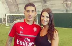 MC xinh đẹp hứa cởi đồ, đóng bỉm nếu Arsenal vô địch