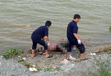 Tìm thấy người phụ nữ chết dưới hồ nước