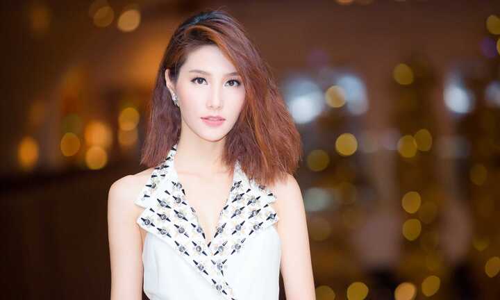 Tin đồn quay lại với bạn trai, Diễm My 9x vẫn ‘lẻ bóng’ đến sự kiện