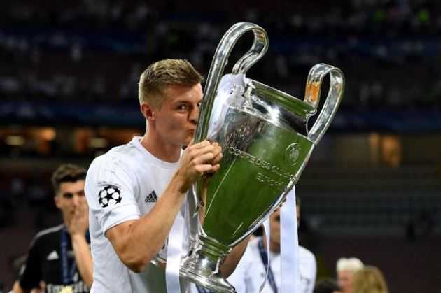 Vì sao Man United tranh mua Toni Kroos với Man City?
