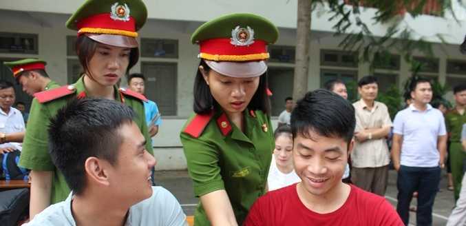 Cao đẳng Cảnh sát nhân dân I: Sinh viên háo hức làm thủ tục nhập học