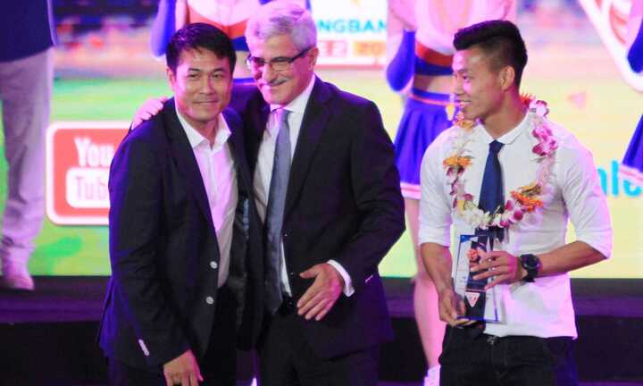 Sai sót kịch bản, VPF làm phật lòng HLV Hữu Thắng