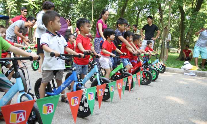 Các cua rơ nhí cùng nhau tranh tài tại Amada Bikes Launching