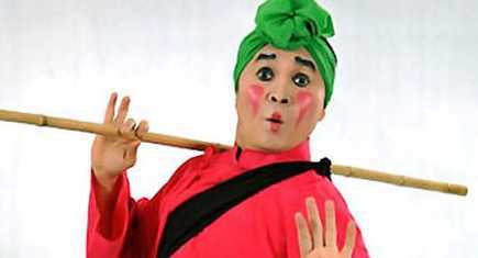 Liveshow Xuân Hinh dùng remote điều khiển sân khấu 