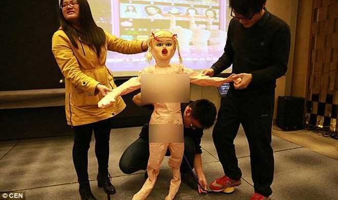 Chính sách kỳ lạ của các công ty: Hỗ trợ tiền nuôi bồ nhí, mua bao cao su, tặng phiếu đi làm muộn...