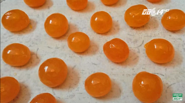 Tự làm trứng muối tại nhà ngon và an toàn