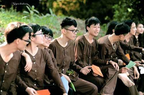 Bộ ảnh kỷ yếu 'Trở về tuổi thơ' của sinh viên Bách khoa hút dân mạng