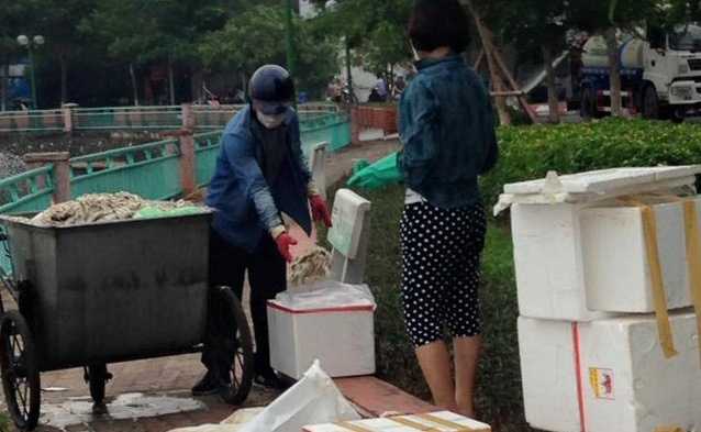 Hành động 'mờ ám' của đôi nam nữ đóng thùng cá chết ở Hồ Tây