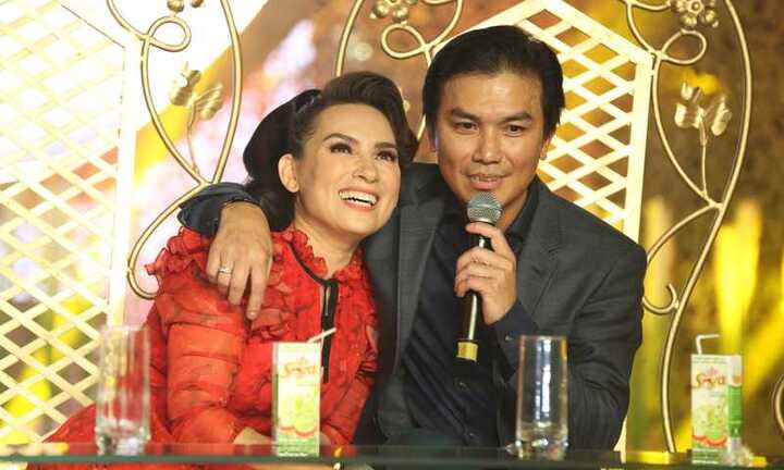 Đông con nhất showbiz, Phi Nhung vẫn ‘nũng nịu’ khi gặp Mạnh Quỳnh