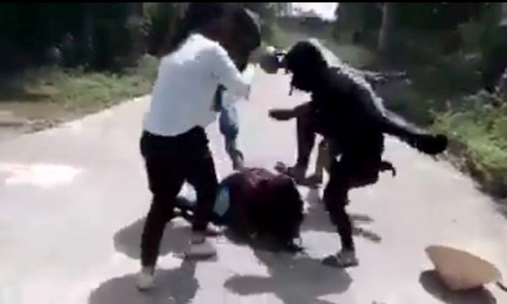 Hai nữ sinh xứ Huế lao vào đánh tới tấp, chửi rủa bạn học