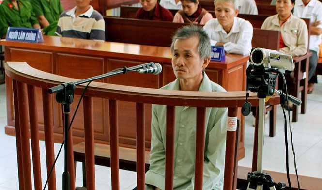 Lão ông cuồng ghen vung búa sát hại người tình