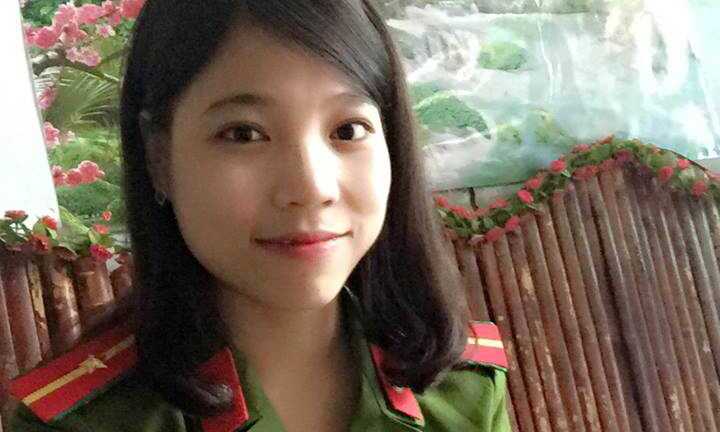 Nữ thủ khoa CĐ Cảnh sát nhân dân khoe vẻ đẹp rạng ngời trong bộ cảnh phục