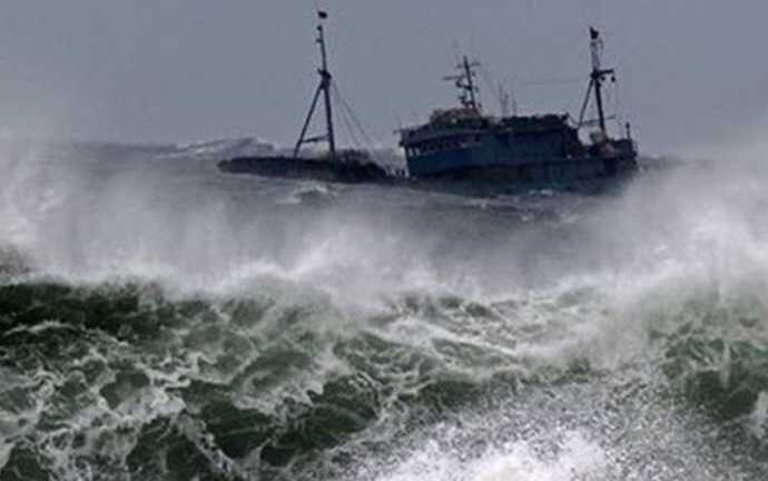 Bão số 6 giật cấp 9 chính thức đổ bộ vào Biển Đông