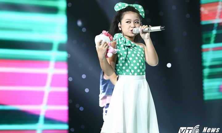 Bé Mai Anh team Noo Phước Thịnh hát 'Đường cong' khiến khán giả phát cuồng