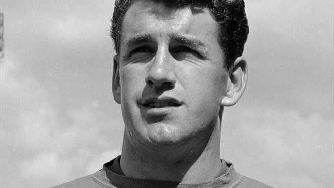 50 năm trước, Man Utd mua cầu thủ ra sao?