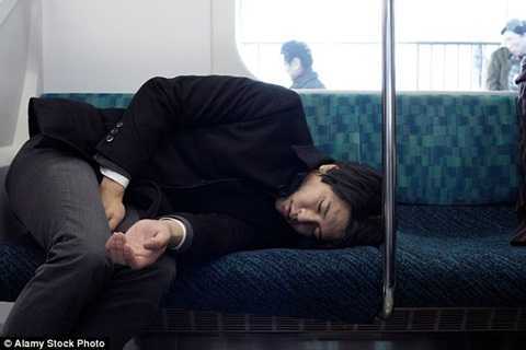 Độ 'nghiện' làm việc khủng khiếp của người Nhật Bản