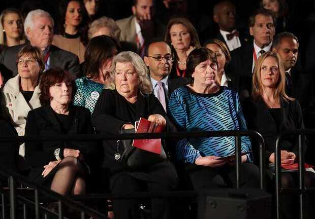 Donald Trump mời 'nạn nhân' nào của Bill Clinton đến cuộc tranh luận với Hillary?