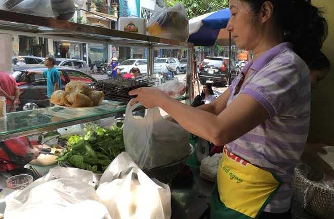 Quán 'bún chả Obama' bị tố bẩn, xem thường khách