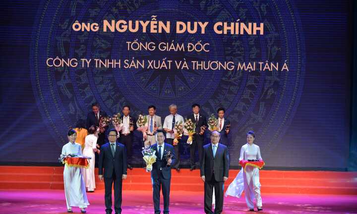 Tổng Giám đốc Tân Á Đại Thành vinh dự nhận giải Doanh nhân Việt Nam tiêu biểu năm 2016