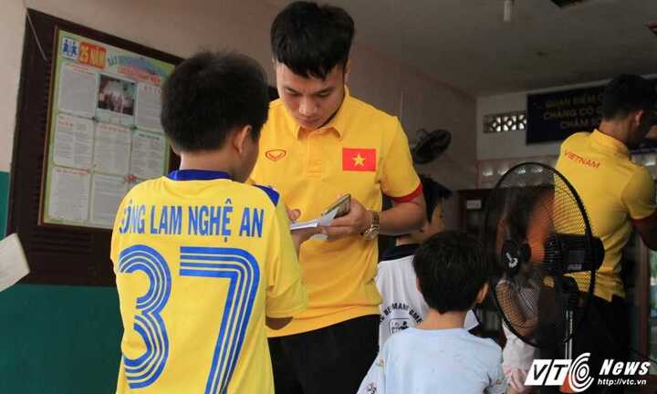 Những hoàn cảnh khó khăn cho tuyển Việt Nam bài học đối nhân xử thế