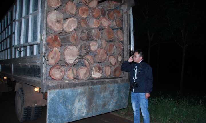 Dân thông báo bắt xe gỗ lậu, kiểm lâm hứa nhưng không đến