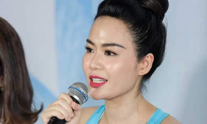 Hoa hậu Thu Thuỷ khoe làn da đẹp không tì vết